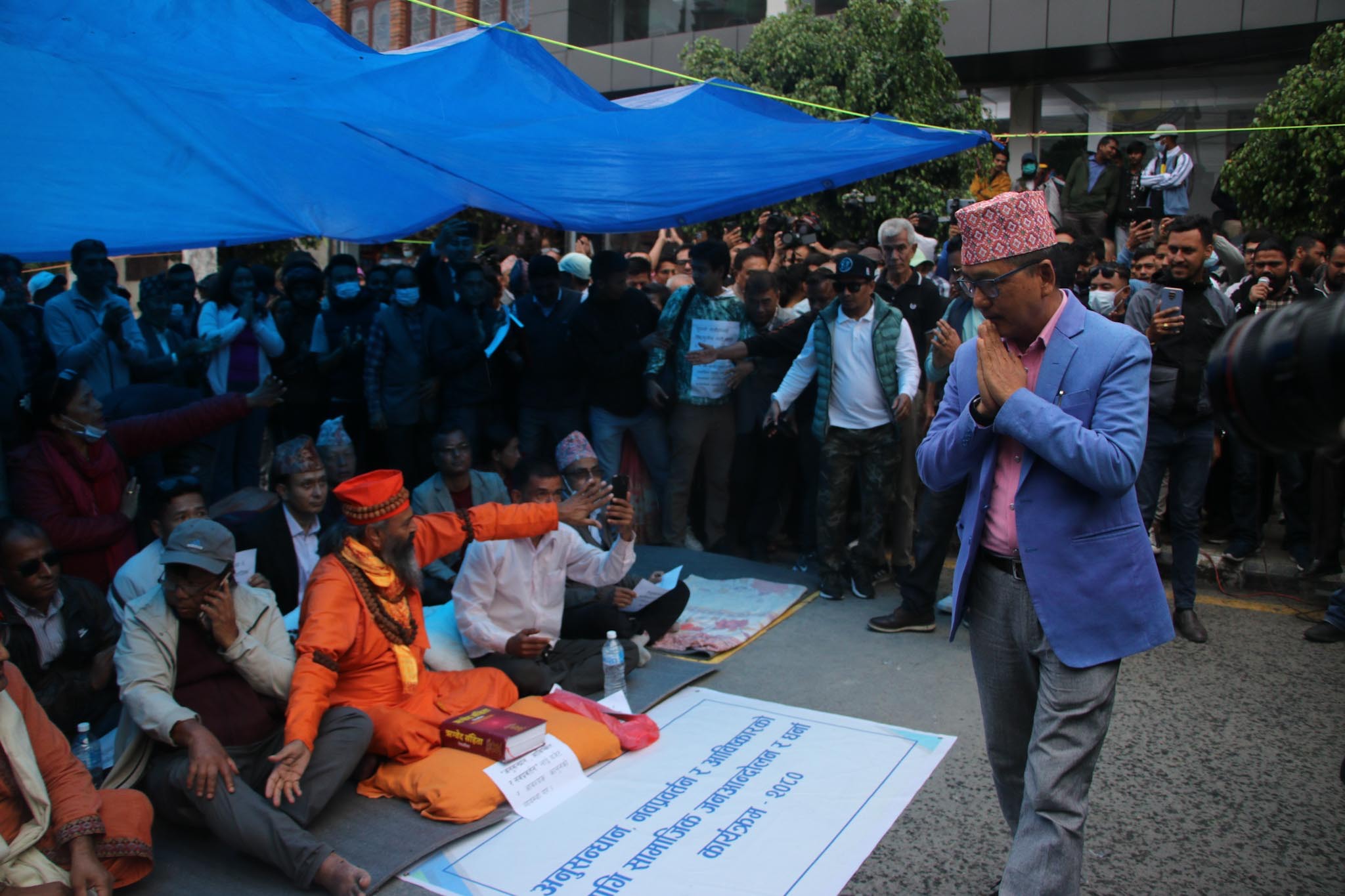महावीर पुनलाई भेट्न राप्रपा अध्यक्ष राजेन्द्र लिङ्ग्देन माइतीघरमा (तस्बिरहरू)