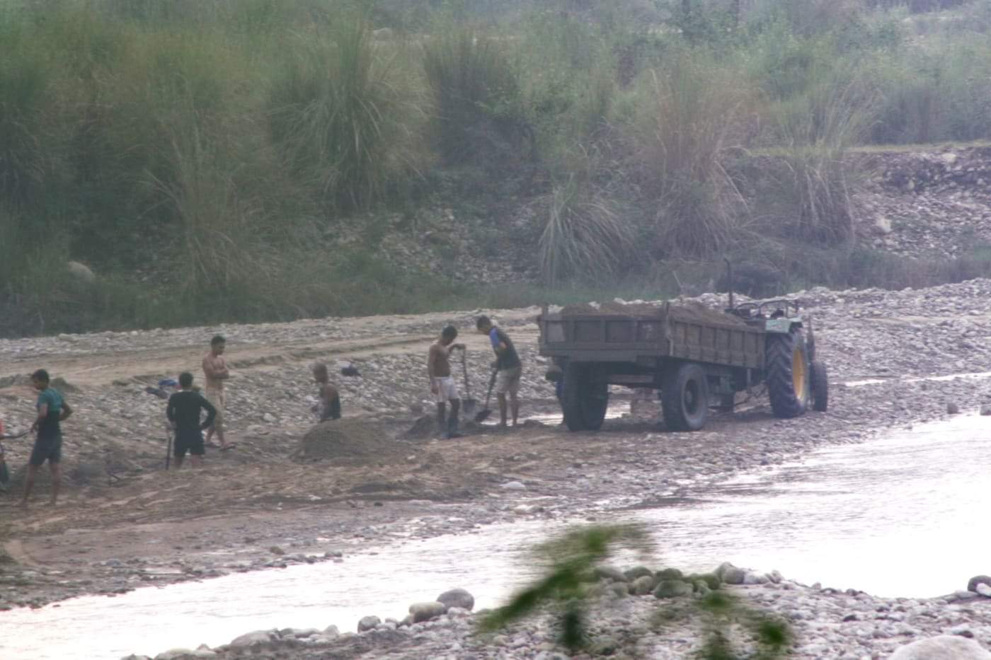 तुरिया नदीमा अवैध उत्खनन बढ्यो, स्थानीय सरकार मौन