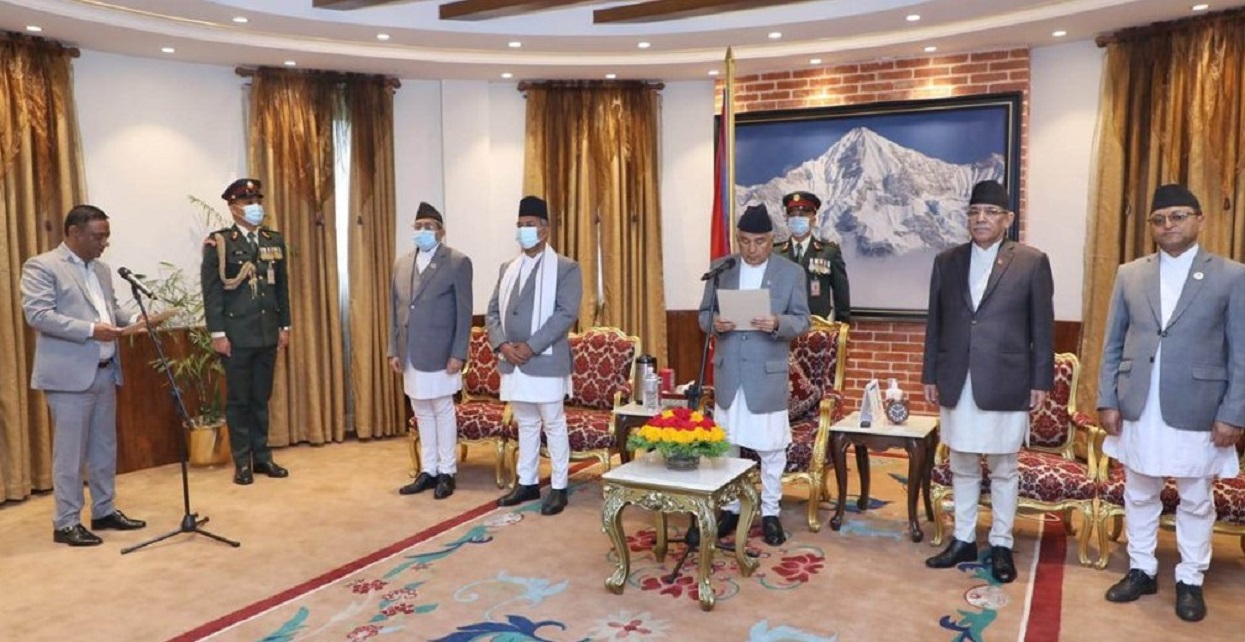 नवनियुक्त वनमन्त्री महतो र शिक्षा राज्यमन्त्री कुमारीले लिए शपथ