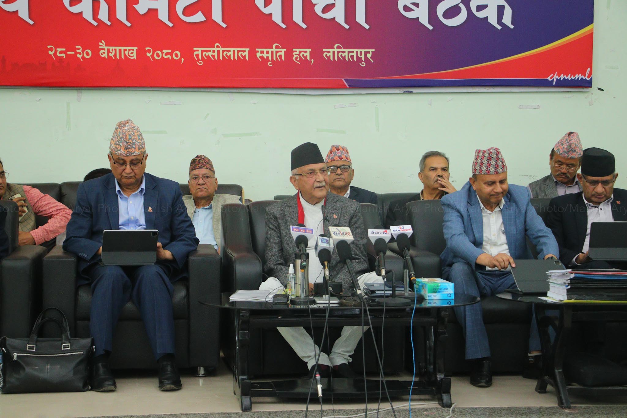 एमाले केन्द्रीय कमिटी बैठकमा समूहगत छलफल, साढे २ बजे पत्रकार सम्मेलन हुने