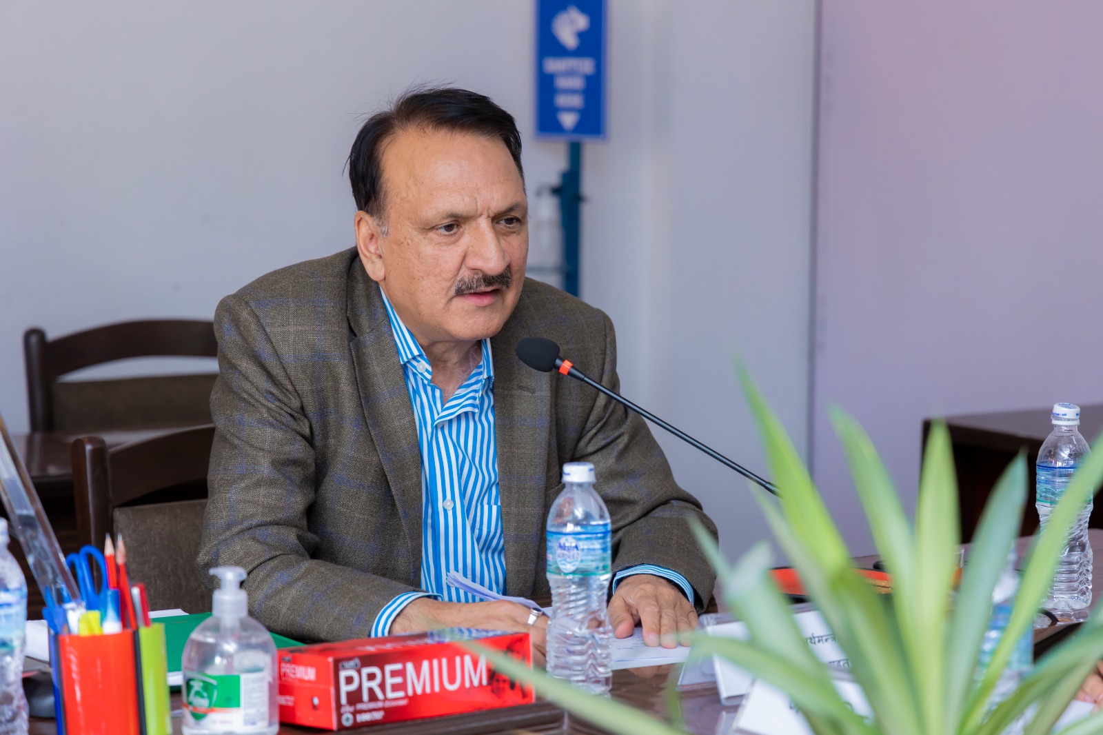 अर्थतन्त्र सुधार हुँदैछ, सबैले सकारात्मक धारणा बनाउनुपर्छ : अर्थमन्त्री महत
