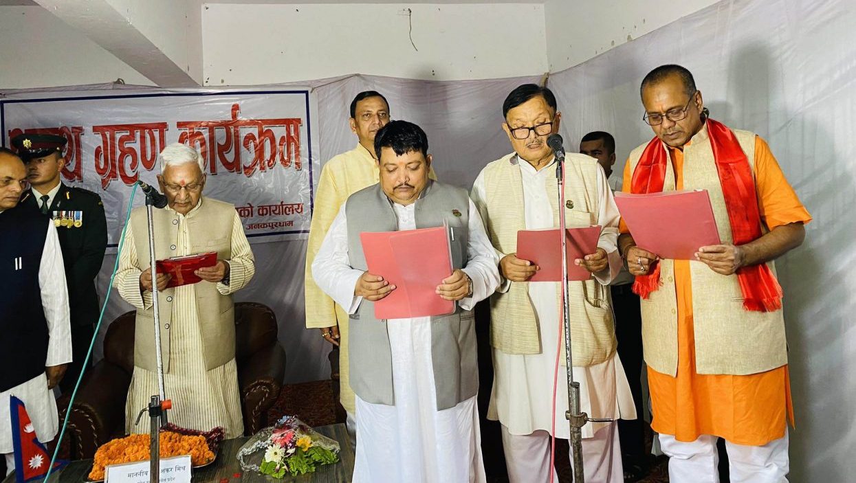 मधेस सरकार विस्तार : कांग्रेसका दुई र नेकपा एसका एक मन्त्रीले लिए शपथ