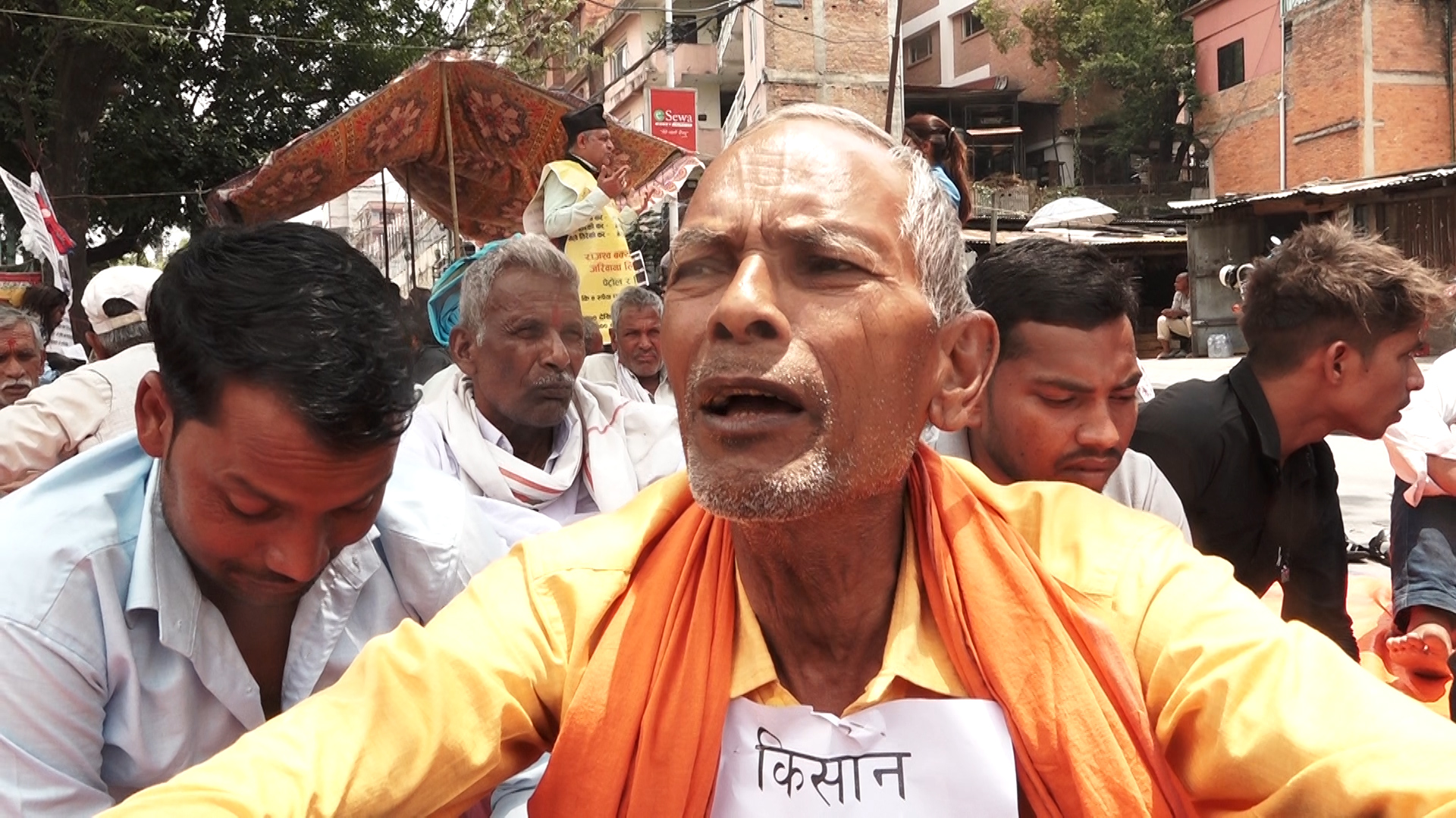 ७१ सालमा दिने भनिएको अनुदान सरकारले नदिएपछि उखु किसान धर्नामा (तस्बिरसहित)