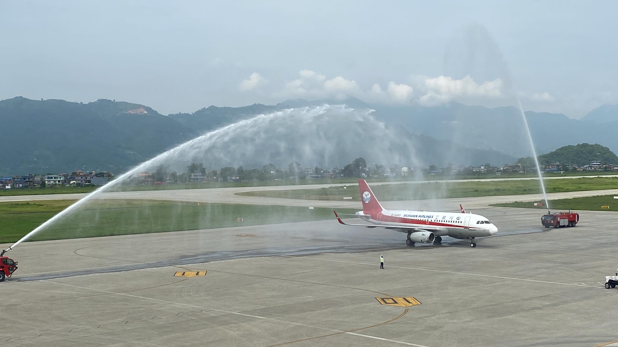 पोखरा अन्तर्राष्ट्रिय विमानस्थलमा उत्रियो विदेशी जहाज (तस्बिरहरू)