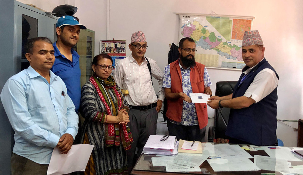 मुख्यमन्त्रीले भेट्न समय नदिएपछि जनआन्दोलन पीडितले पठाए हुलाकबाट चिठी
