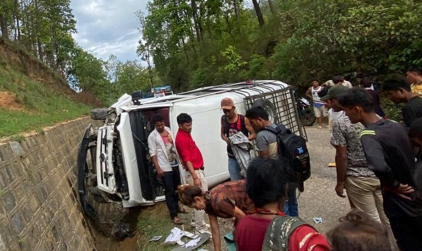 सुर्खेतबाट नेपालगञ्ज जाँदै गरेको फोर्स दुर्घटना हुँदा एक जनाको मृत्यु