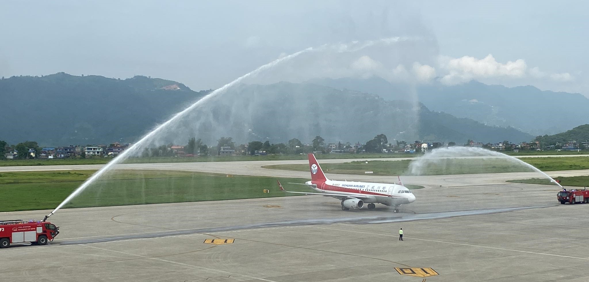 पोखरा अन्तर्राष्ट्रिय विमानस्थलमा उत्रियो विदेशी जहाज (तस्बिरहरू)
