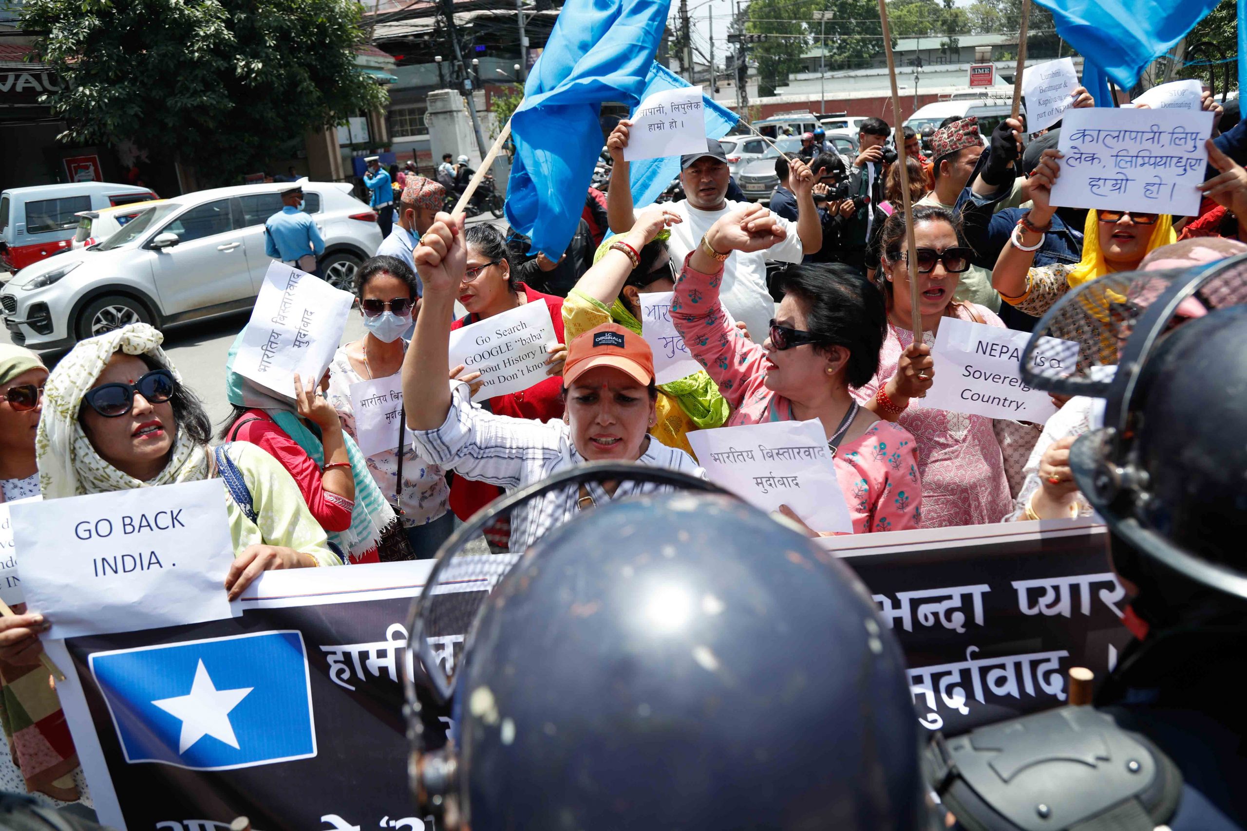 अखण्ड भारतको नक्साविरुद्ध राप्रपाद्वारा भारतीय दूतावासअघि प्रदर्शन (तस्बिरहरु)