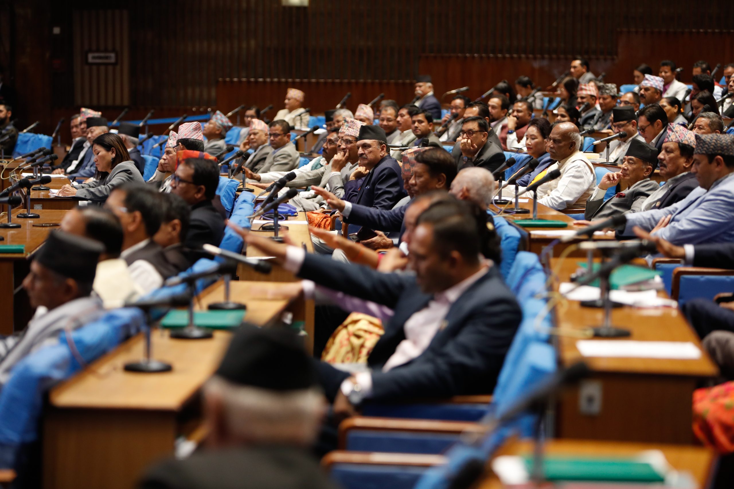 एमाले र रास्वपाको अवरोधले संसद बैठक १५ मिनेट स्थगित