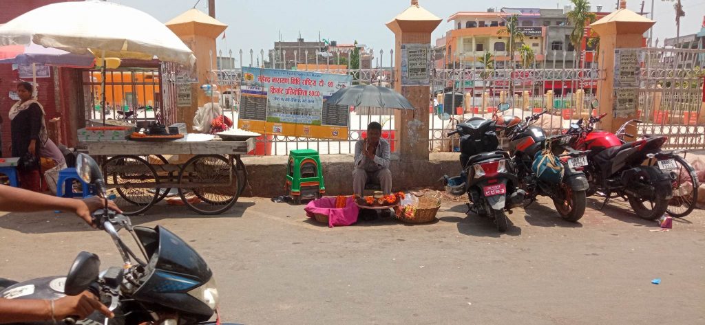 दिनभरि चर्को गर्मी राति दिनहुँ वर्षा
