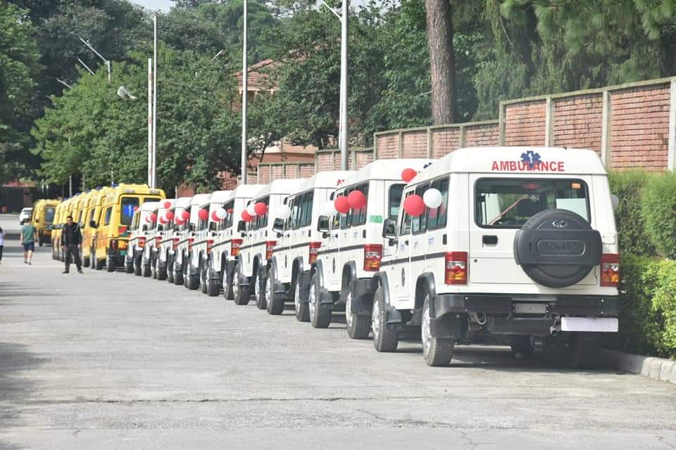 भारतले नेपाललाई उपहारस्वरूप दियो ३४ एम्बुलेन्स र ५० बस उपहार
