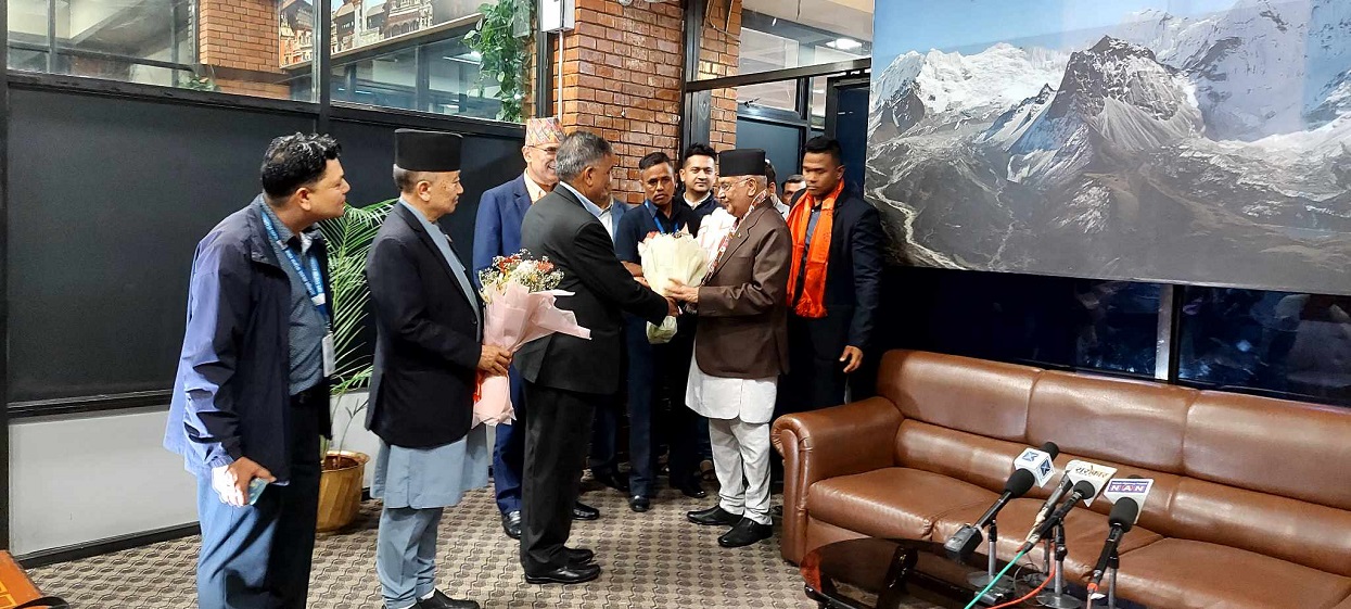 एयरपोर्टबाटै गृहमन्त्रीलाई ओलीको चेतावनी- तपाईँमाथि मुद्दा किन नहाल्ने ?