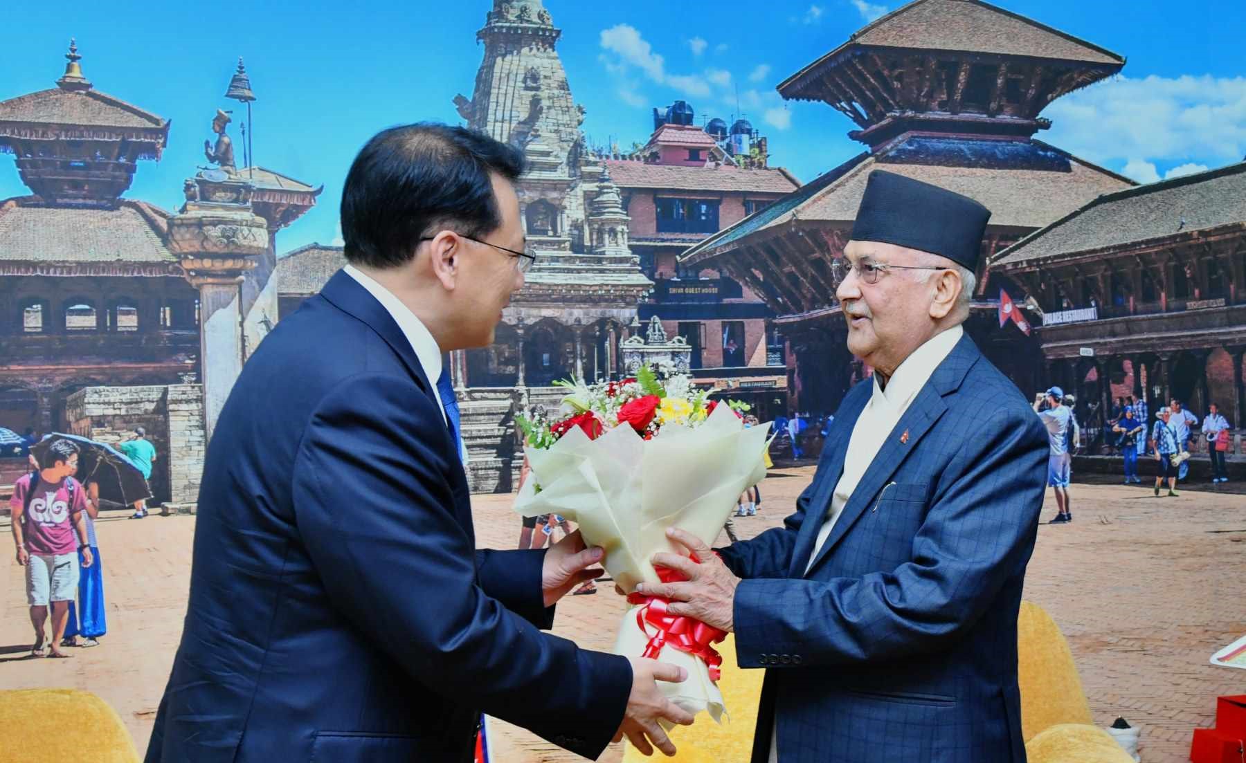 चिनियाँ कम्युनिष्ट पार्टीको टोलीले भेट्यो अध्यक्ष ओलीलाई