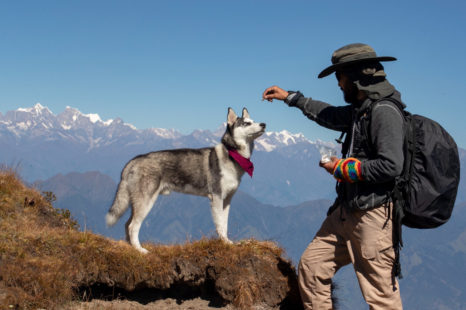 कुकुरसँगै ६३ जिल्ला घुमिसकेका कुशल भन्छन्– ‘ऊ नभए मेरो संसार रित्तिन्छ’