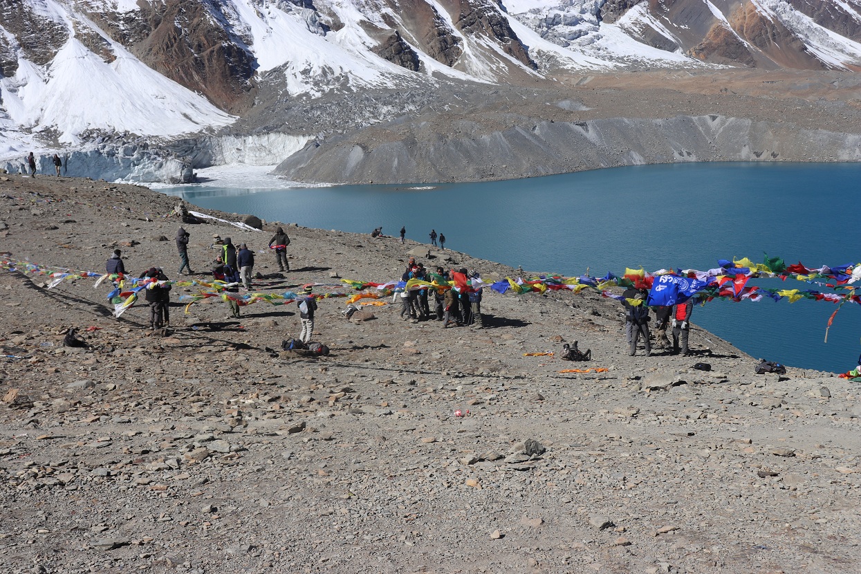 तिलिचो ताल पदमार्गमा आश्रयस्थल निर्माण