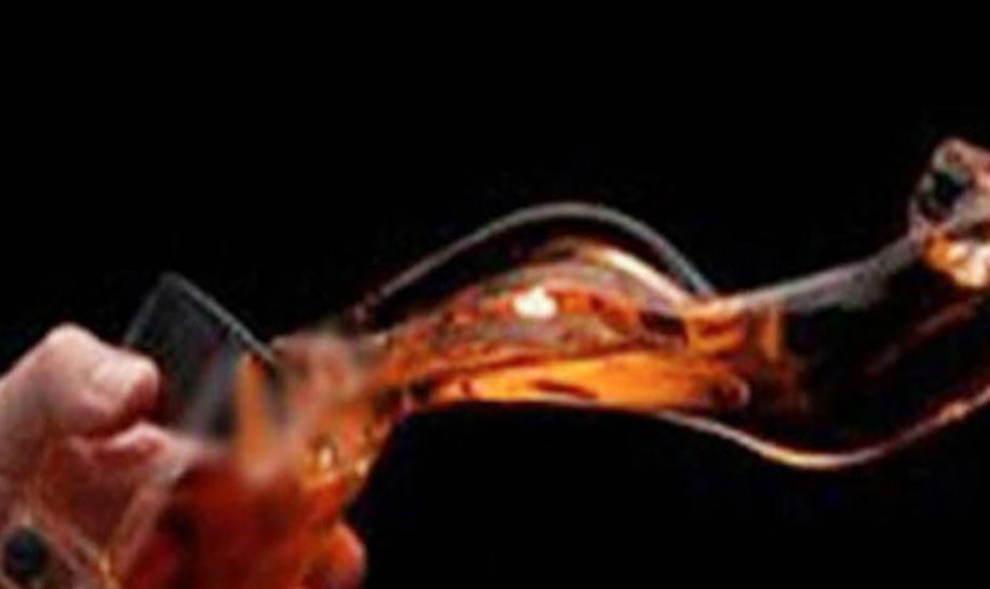 युवतीमाथि प्रहार गरेको एसिड युवकको शरीरमा पर्दा…