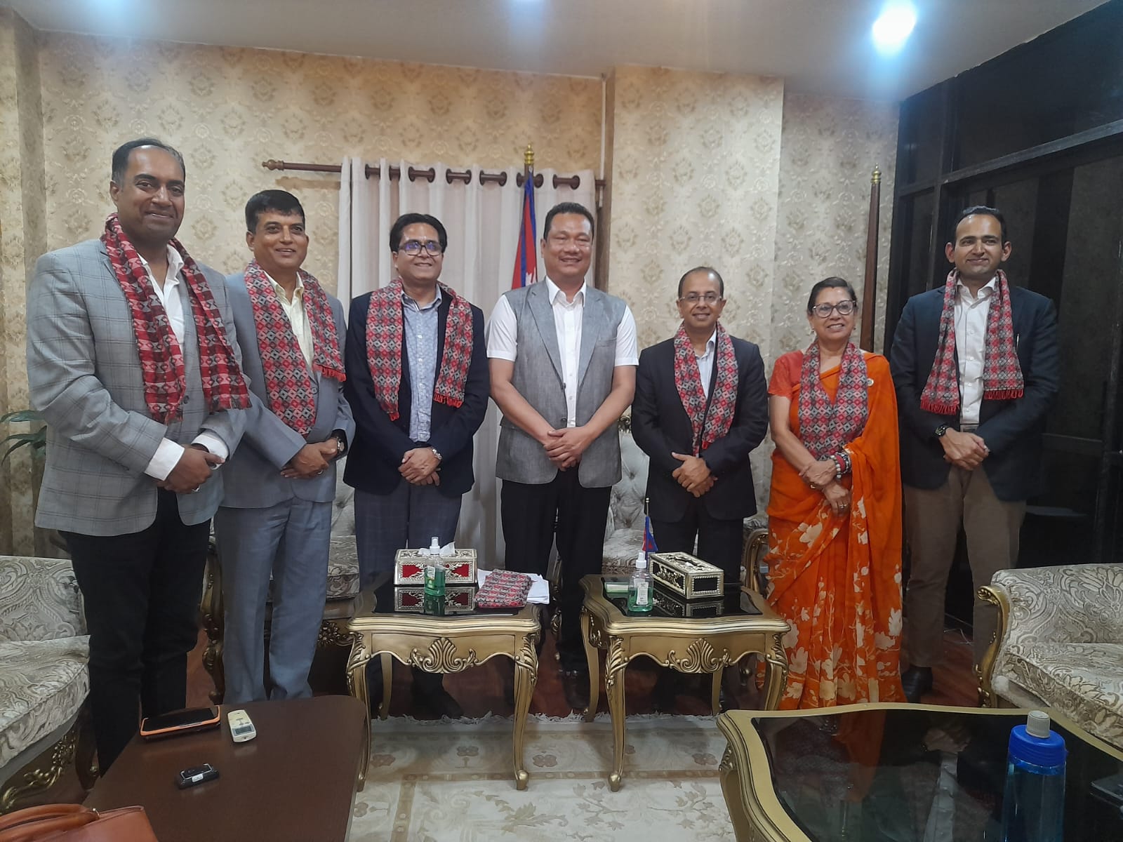 नवनिर्वाचित सिएनआई पदाधिकारीले भेटे श्रम र सामान्य प्रशासन मन्त्री