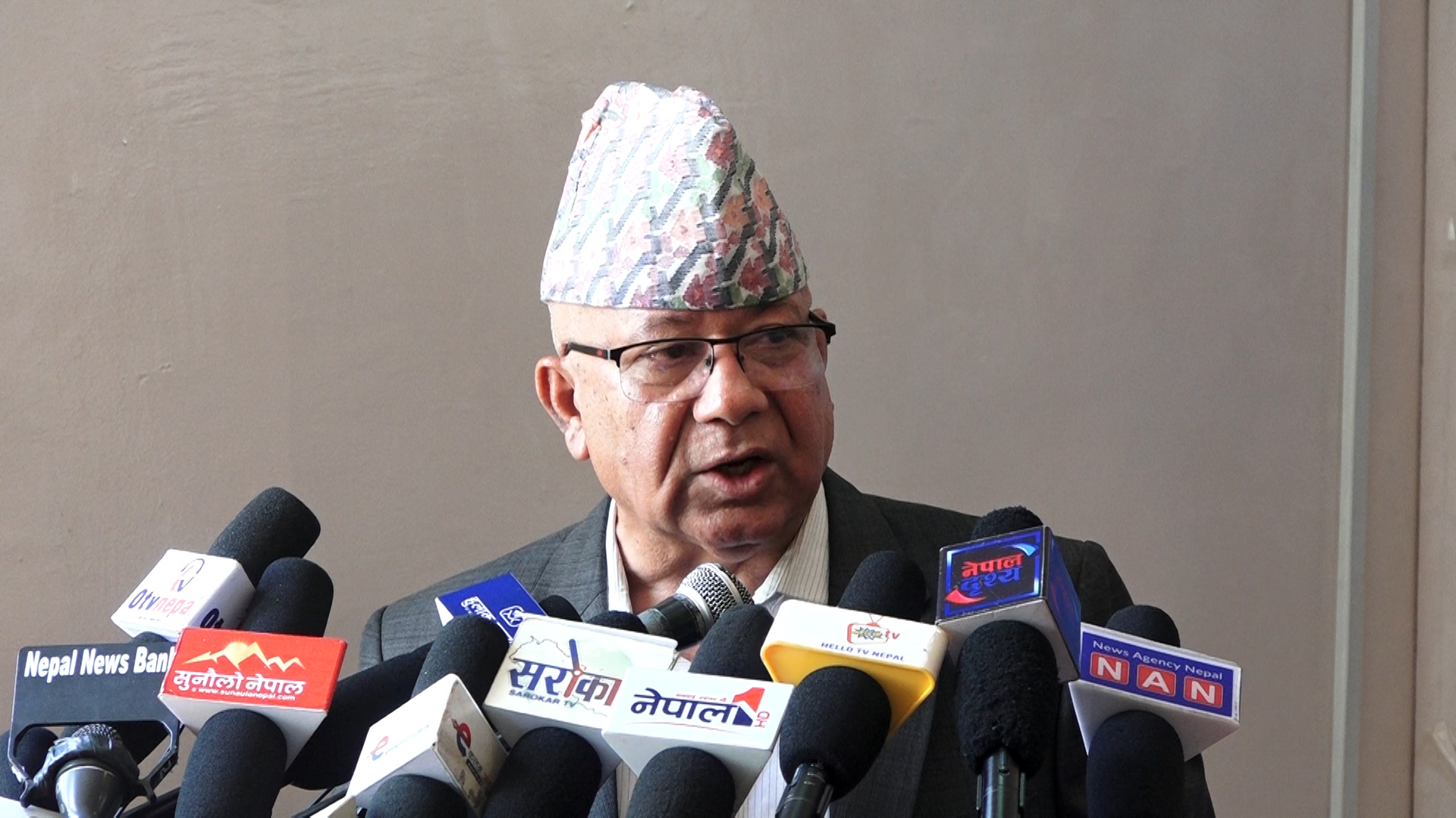 एमालेले गठबन्धनलाई तोड्ने षडयन्त्र गर्दैछ, सचेत हौँ : माधव नेपाल (भिडिओ)