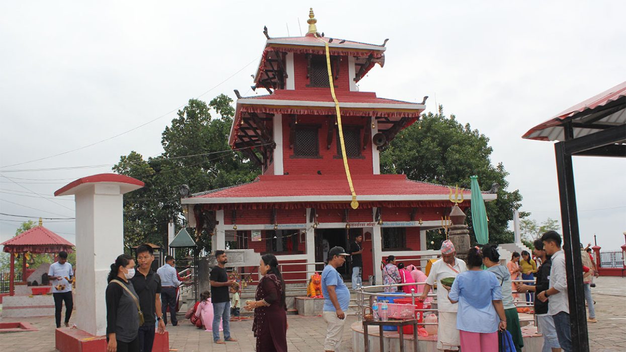 मौलाकालिका मन्दिर : पूजाआजासँगै शारीरिक व्यायाम गर्ने भक्तजनको घुइँचो