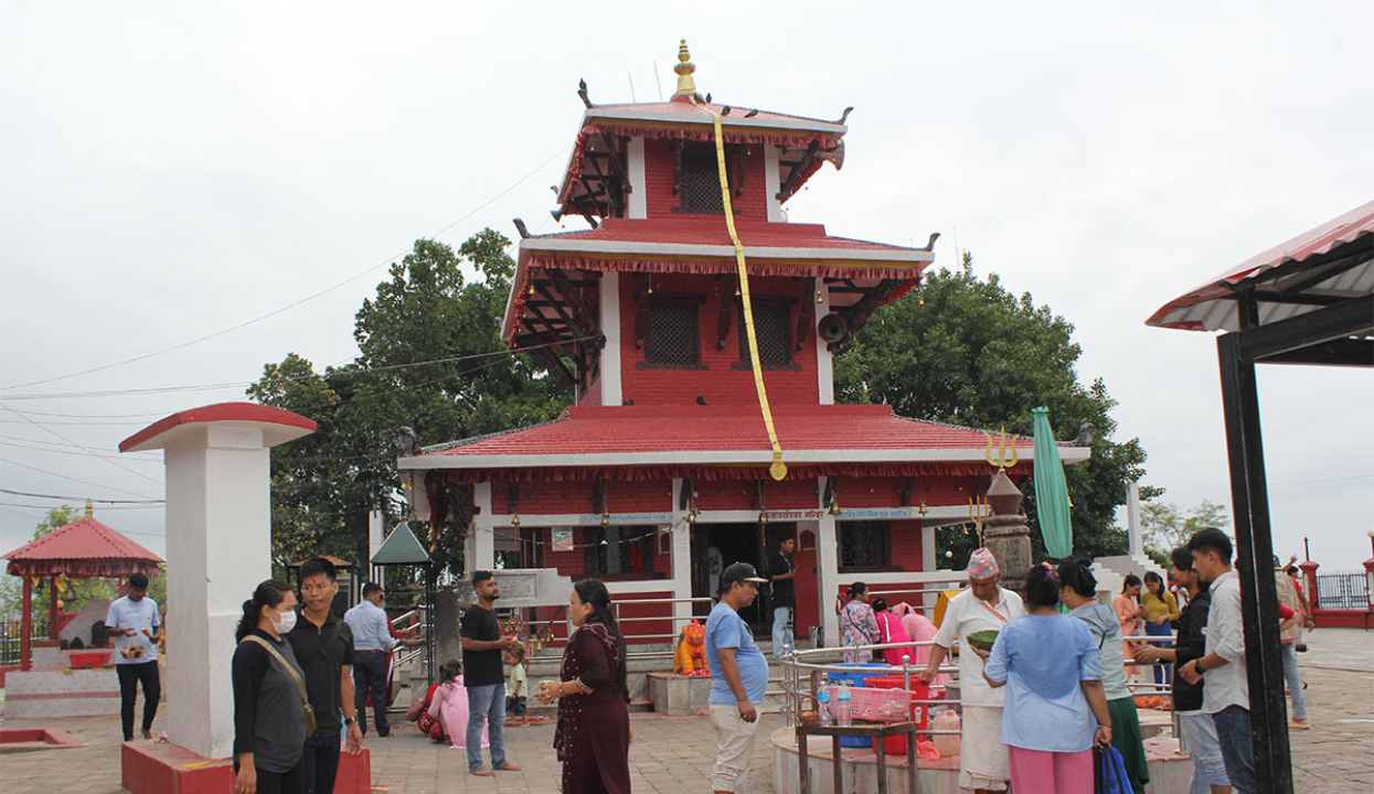 मौलाकालिका मन्दिर : पूजाआजासँगै शारीरिक व्यायाम गर्ने भक्तजनको घुइँचो