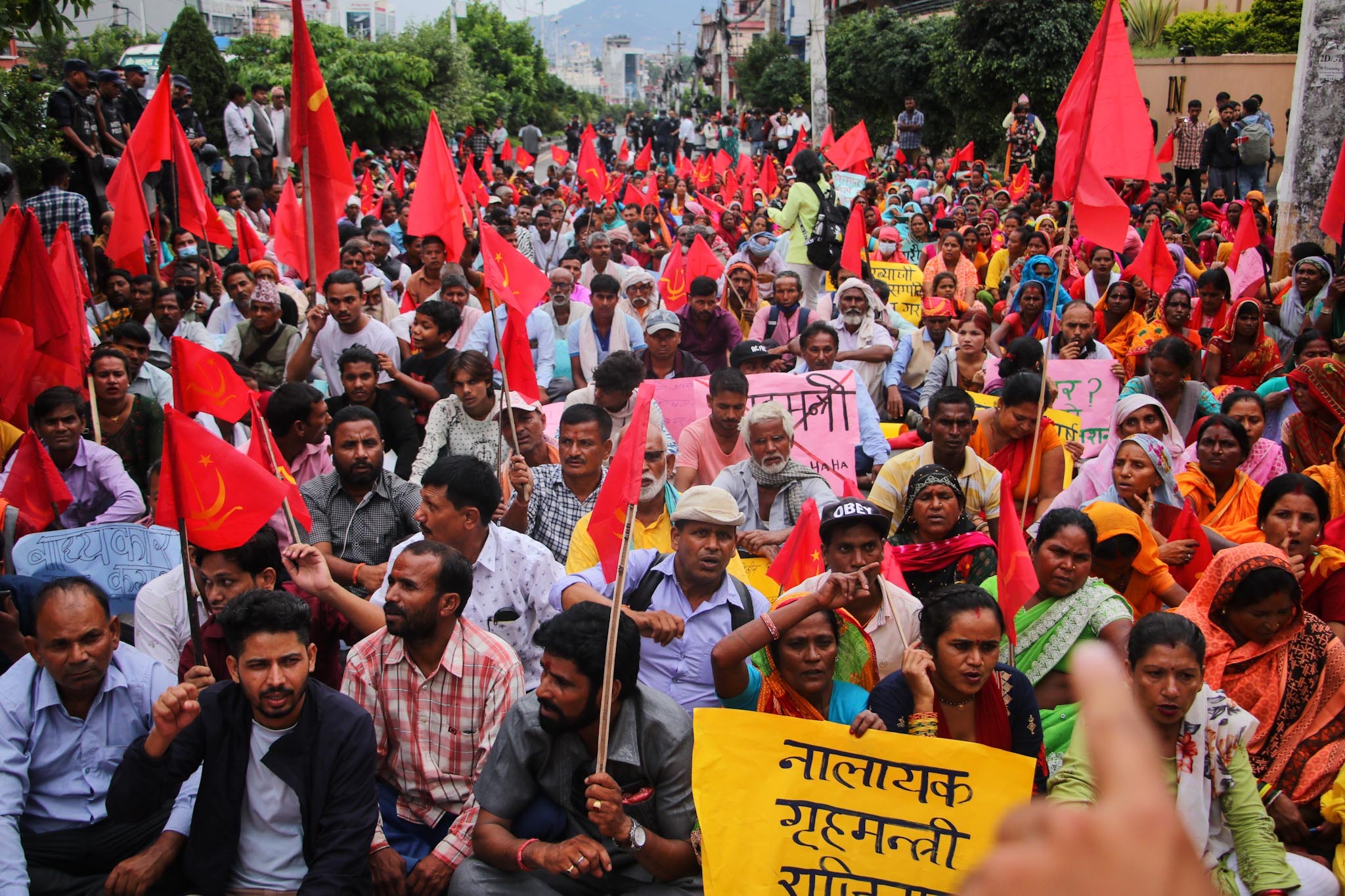 गृहमन्त्रीको राजीनामा माग्दै मिटर ब्याज पीडितले गरे विरोध प्रदर्शन(तस्बिरहरु)