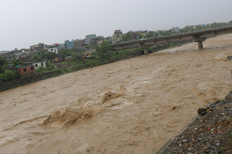 तिनाउमा जल सतहले खतराको तह पार गर्यो