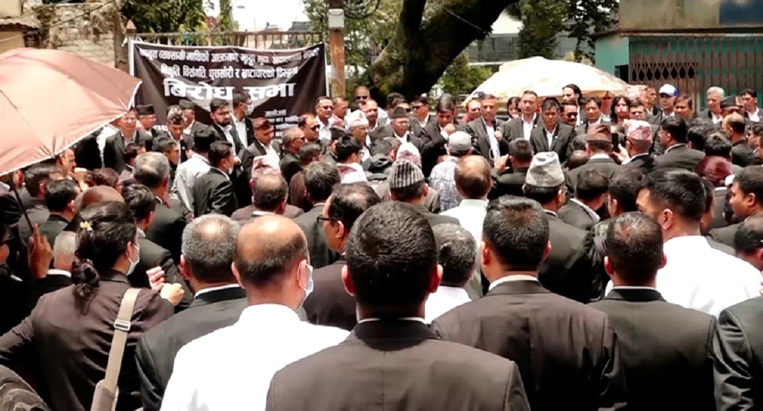 ललतिपुर जिल्ला अदालतमा कानुन व्यवसायी सोमबार पनि आन्दोलित