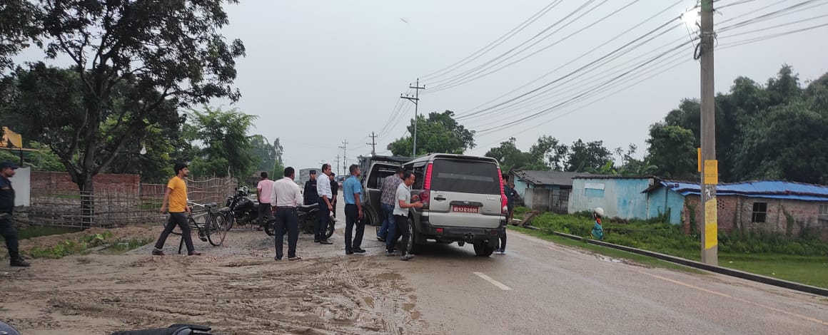 साथीमार्फत घुस लिने इन्जिनियर नगद र चेकसहित पक्राउ 