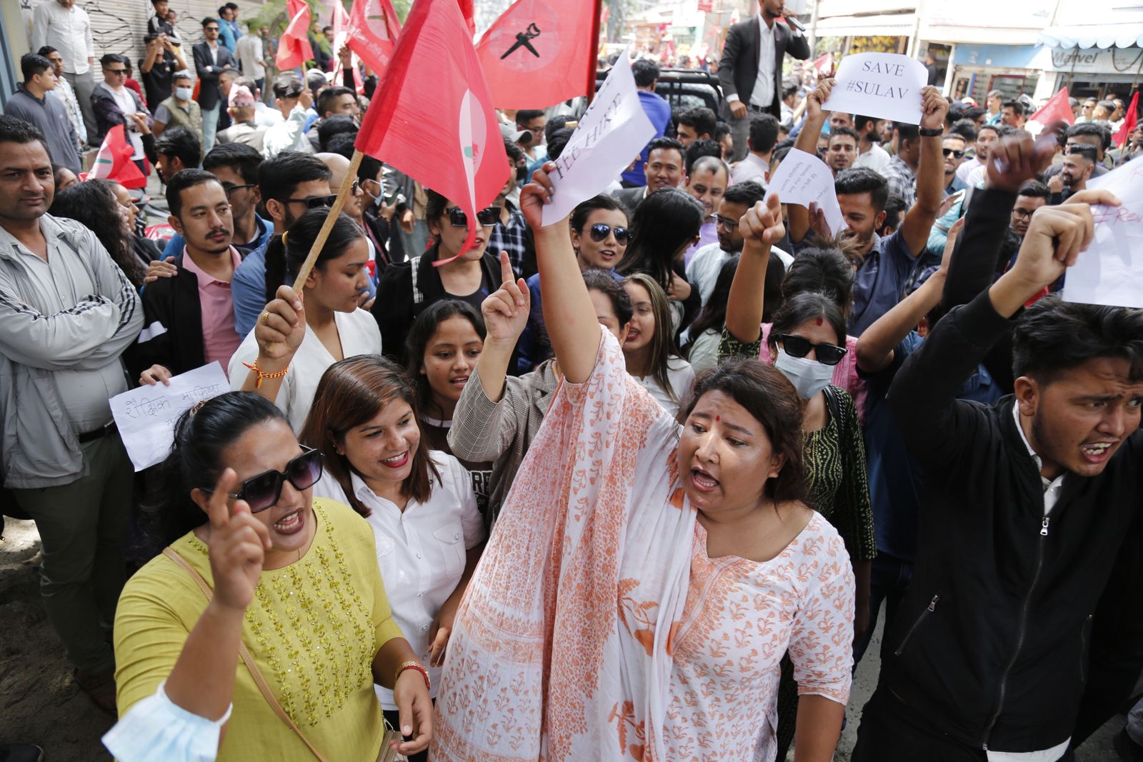 नेवि संघले घेर्यो बालुवाटार (तस्बिरहरू)