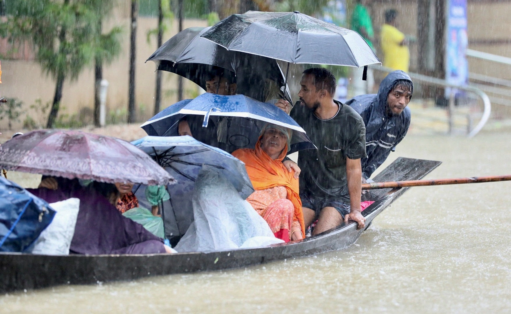 बंगलादेशमा भीषण वर्षापछिको विपद्, उद्धारका लागि सैनिक परिचालन