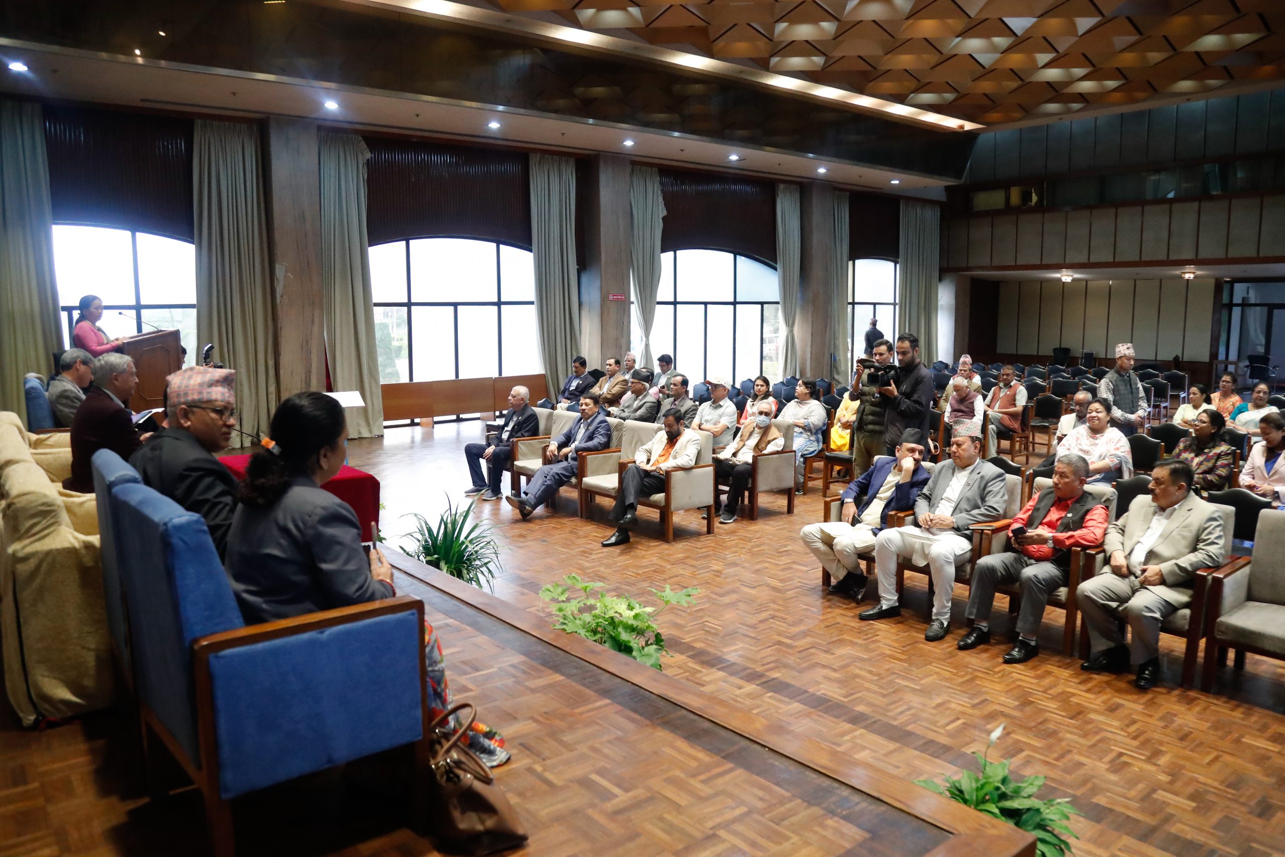 सुन तस्करीमा मेरो संलग्नता प्रमाणित गर्नुस्, पदमा बस्दिनँ : अर्थमन्त्री महत