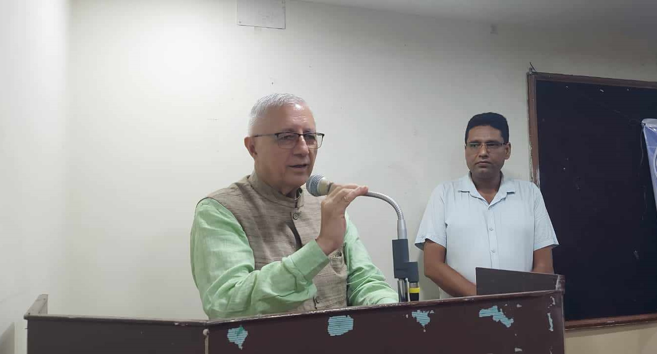 प्रधानमन्त्री प्रचण्डले मुलुकमा जातीय द्वन्द्व निम्त्याउने प्रयास गरे : डा. शेखर कोइराला