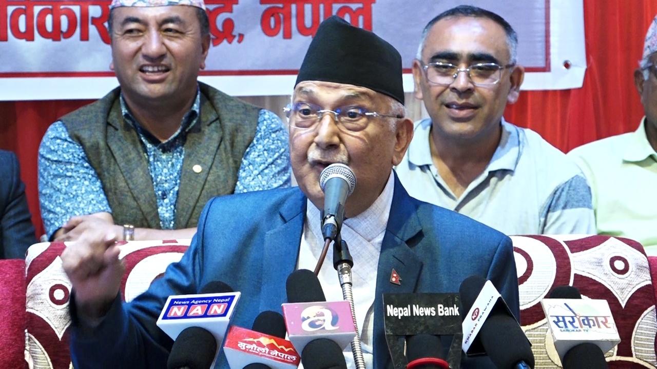 काँग्रेसलाई ओलीको प्रश्न–कुकुरले पुच्छर हल्लाउने हो कि पुच्छरले कुकुर ?