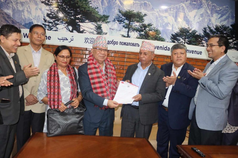 माधव नेपाल छोट्याए युरोप भ्रमण