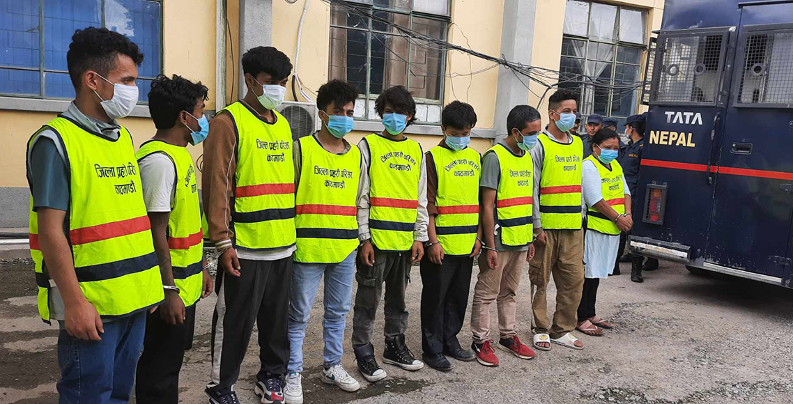 प्रहरीद्वारा ५२ हजार ७५ लाख नक्कली नोट र छाप्ने मेसिनसहित ९ जना पक्राउ 