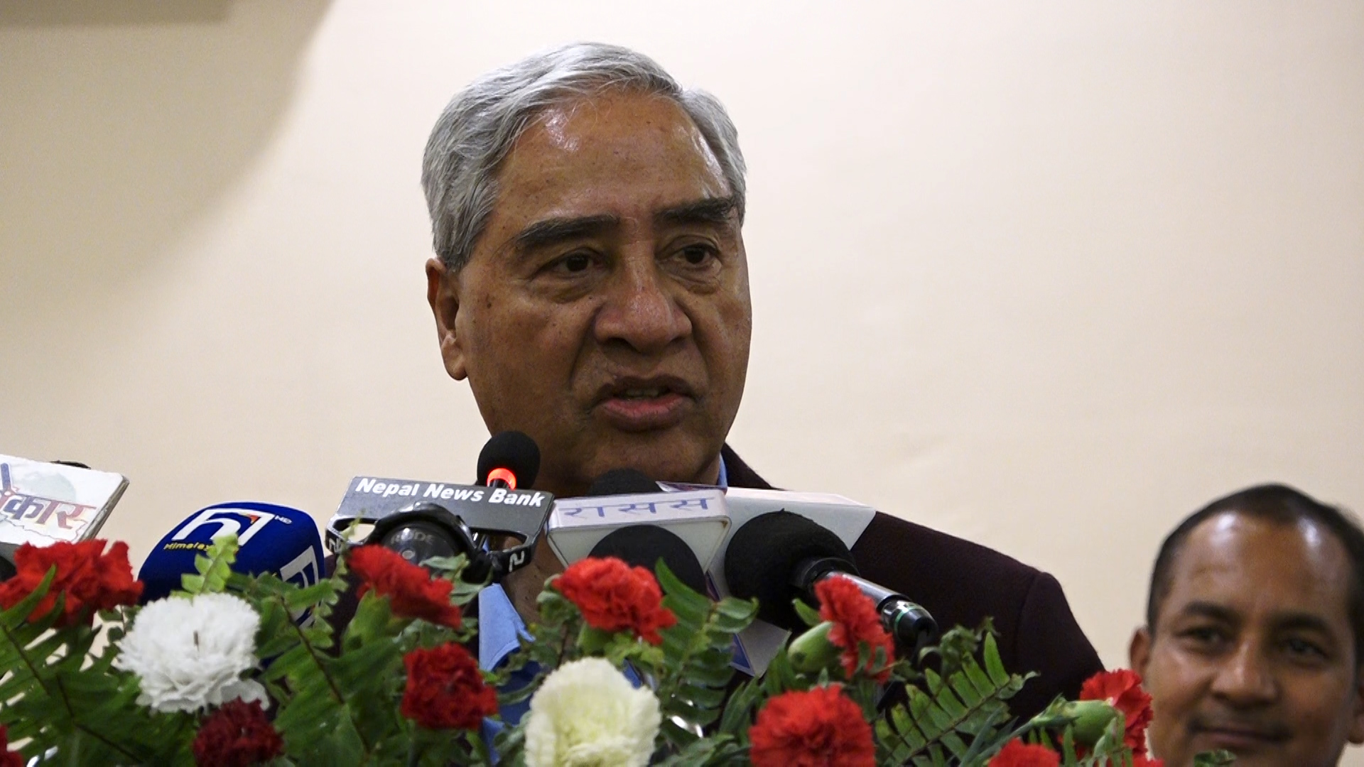 चितवन पुगेर देउवाले भने– गठबन्धन टुट्दैन
