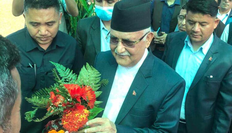 प्रदेश अधिवेशन उद्घाटनका लागि एमाले अध्यक्ष ओली धनगढीमा