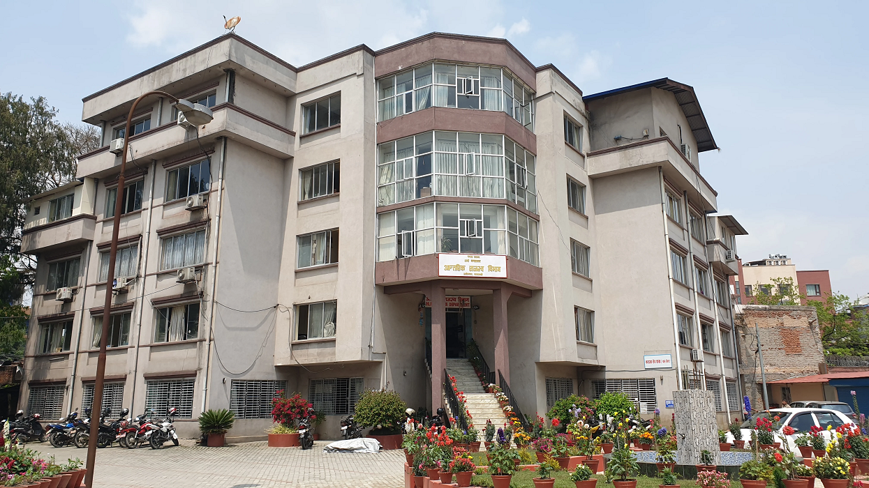 एकैपटक २२८ अधिकृतको सरूवा, को कहाँ ? (सूचीसहित)