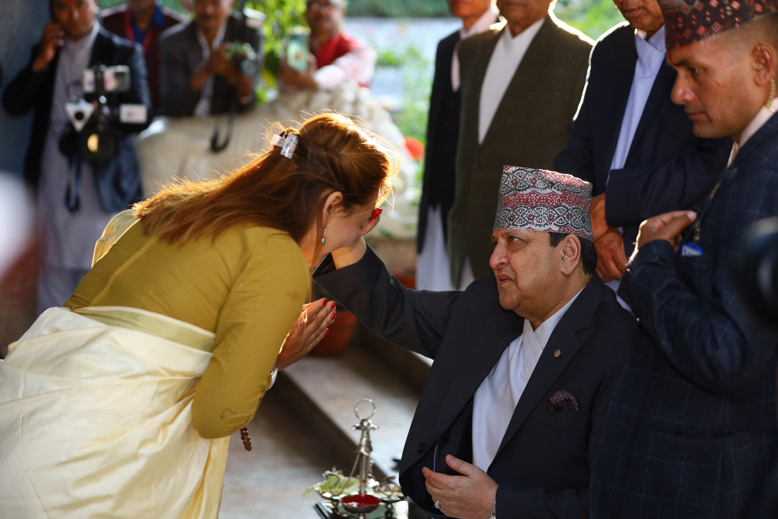 टिका थाप्न आएकालाई पूर्वराजा शाहले भने, ‘छिन छिनमा भुईँचालो गइरहेको छ, विचार गर्नुहोस्’