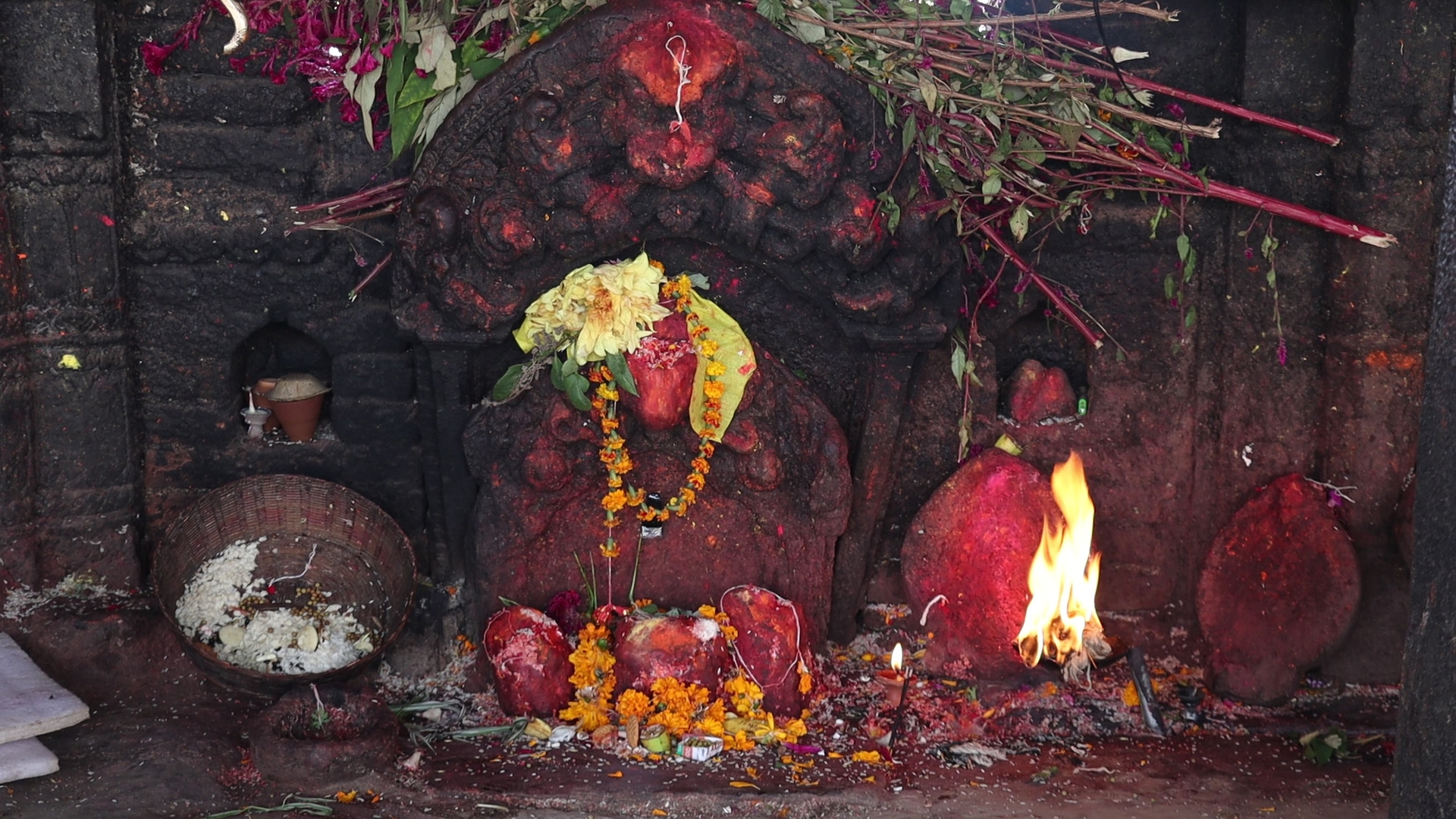 दशैँ शुरु भएसँगै भक्तपुरमा नवरात मेला शुरु
