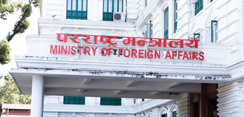 आर्थिक कूटनीति र सेवा प्रवाह सुधारबारे छलफल