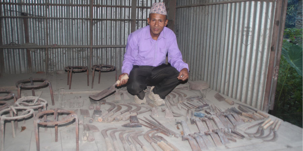 नेताको फेरिएको दैनिकी- ‘राजनीतिमा निस्क्रिय बनेर आरन पेसामा फर्किए छवि’