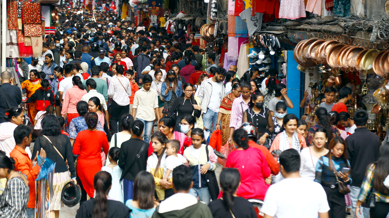 सर्वसाधारणलाई लाग्यो दसैँ, किनमेल गर्नेको भिड(तस्बिरहरु)