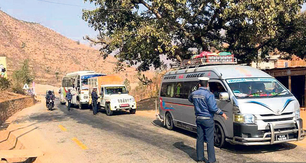 दसैंको मौका छोप्दै बढी भाडा लिने माइक्रो बसलाई कारबाही