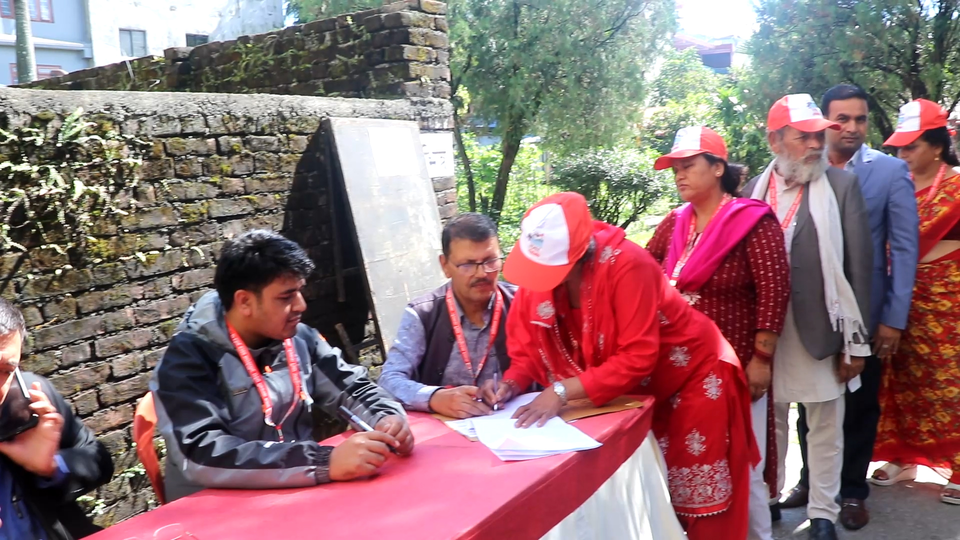 एमाले गण्डकीको निर्वाचनमा मोबाइल र पर्चा लैजान रोक