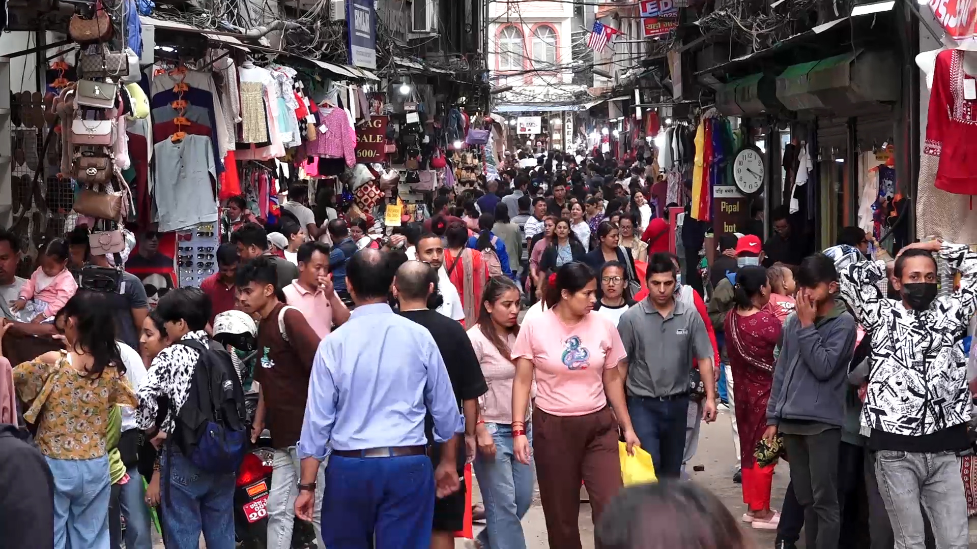 दसैँ लागेसँगै बजारमा किनमेल गर्ने ग्राहकहरूको भीड (भिडिओ)