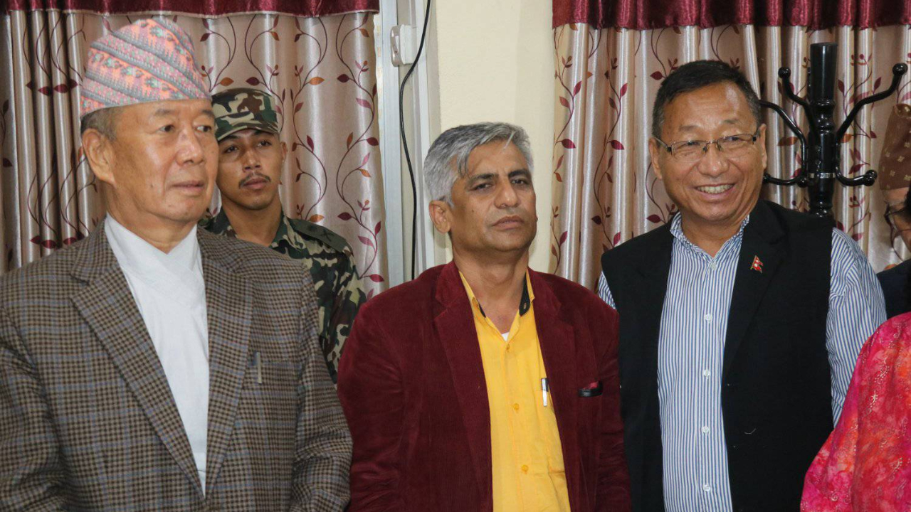 केदार कार्कीलाई मुख्यमन्त्रीको दाबी फिर्ता लिन आग्रह