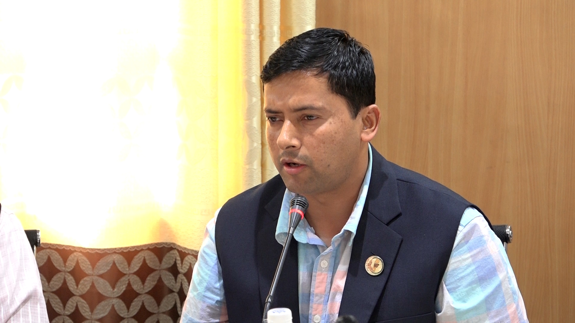 सभापति सुवेदीले समितिको गरिमा कायम राख्न सक्नुभएन : सचेतक बर्तौला