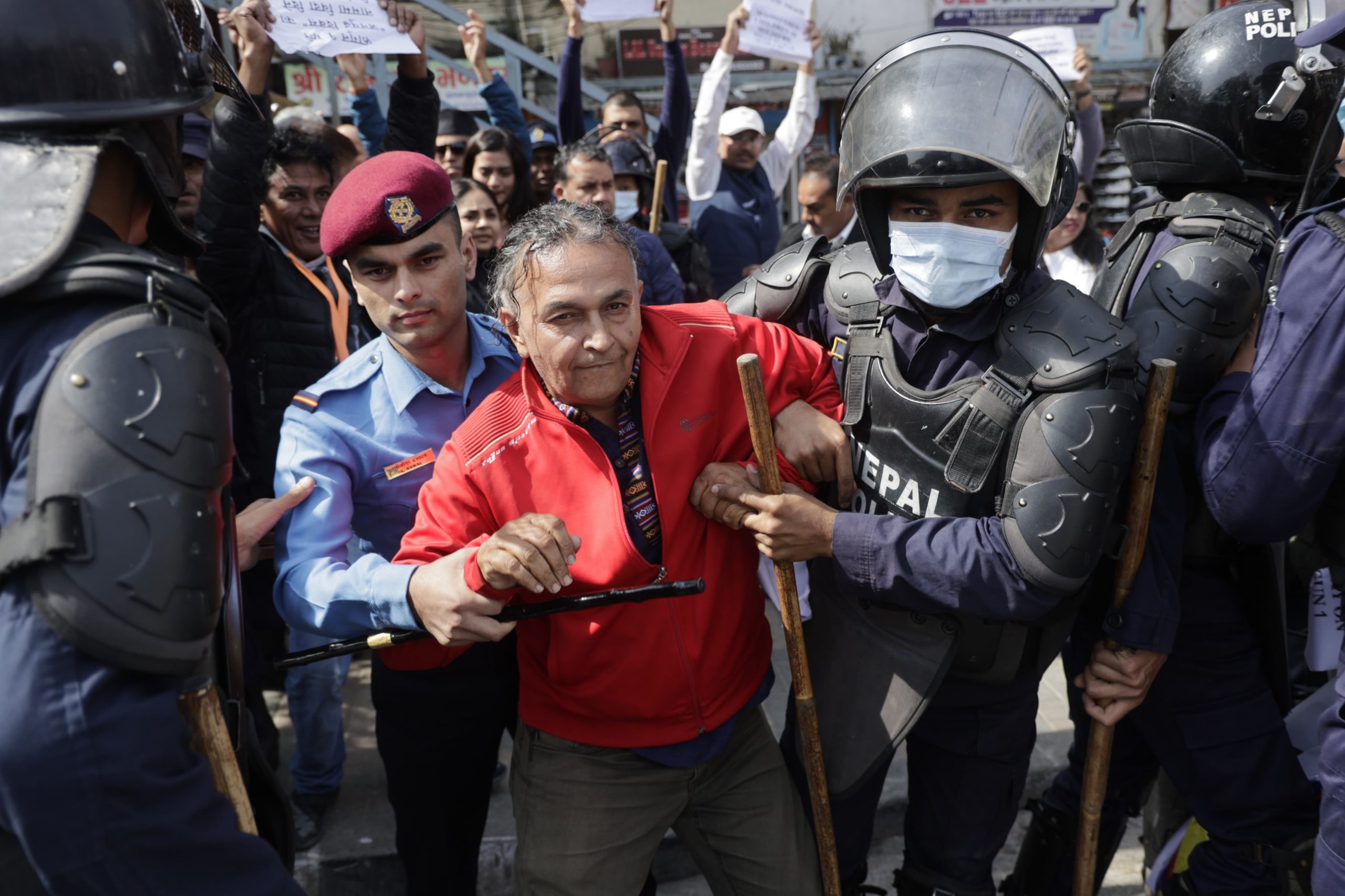 ‘हत्यारालाई आममाफी, नागरिकमा रुवाबासी’ भन्दै संसद भवन अघि प्रदर्शन, करिब डेढ दर्जन अधिकारकर्मी पक्राउ (तस्बिरहरू)