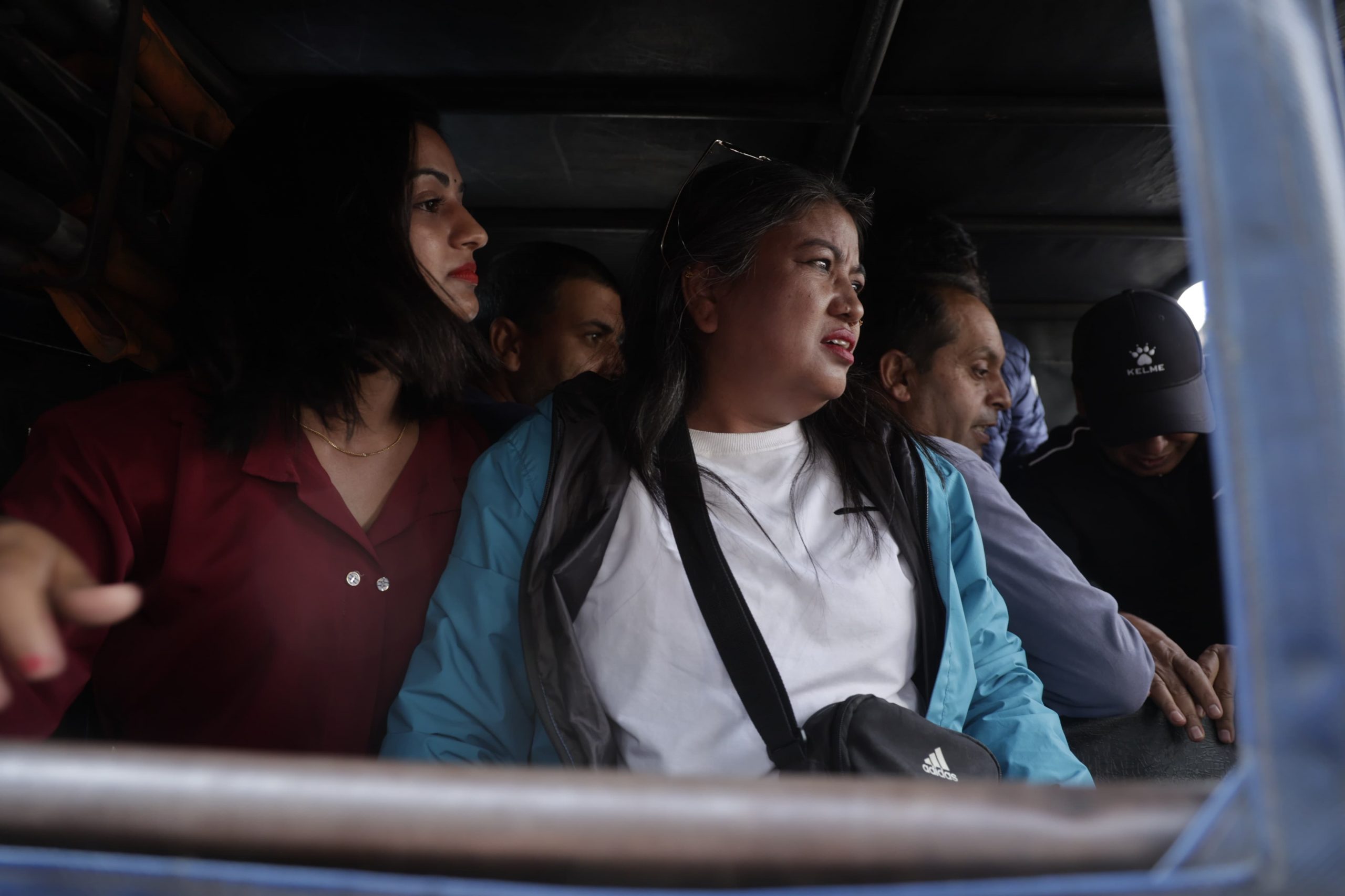 खाडीमूलक जान लागेका चार महिलासहित एक पुरुष ठोरीबाट पक्राउ